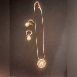 Pearl necklace and earring set